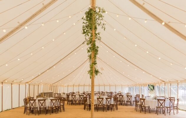 80-x-40-traditional-unlined-with-matting-and-round-tables